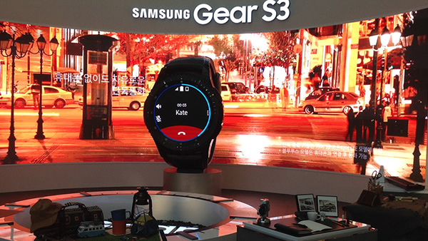 室內(nèi)LED手表圓屏助力韓國(guó)samsung gear S3發(fā)布會(huì)